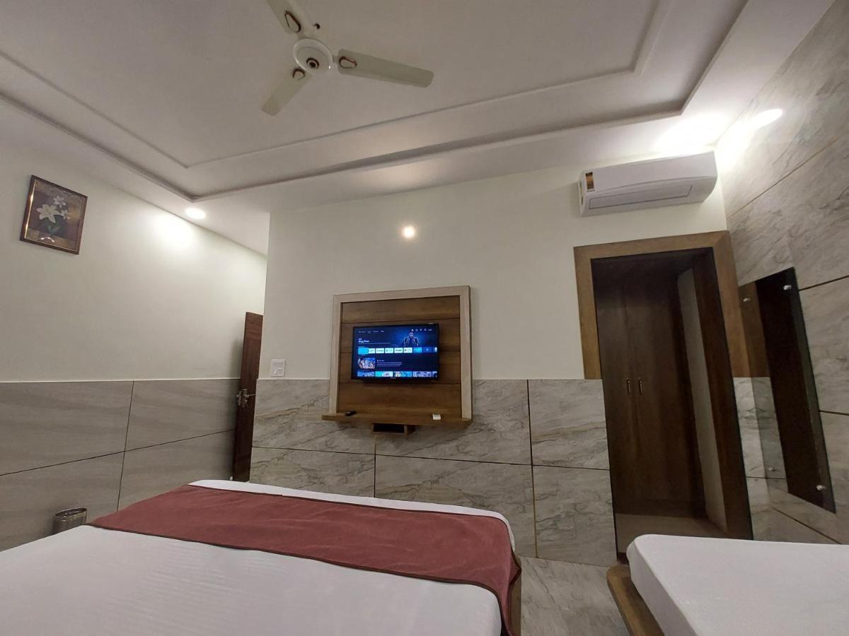 Taj Nice Point Manage By Taj Sunrise Group Agra  Exterior photo