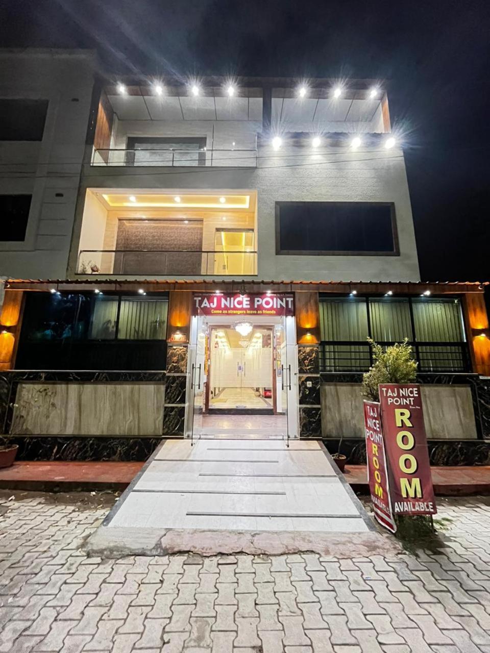 Taj Nice Point Manage By Taj Sunrise Group Agra  Exterior photo