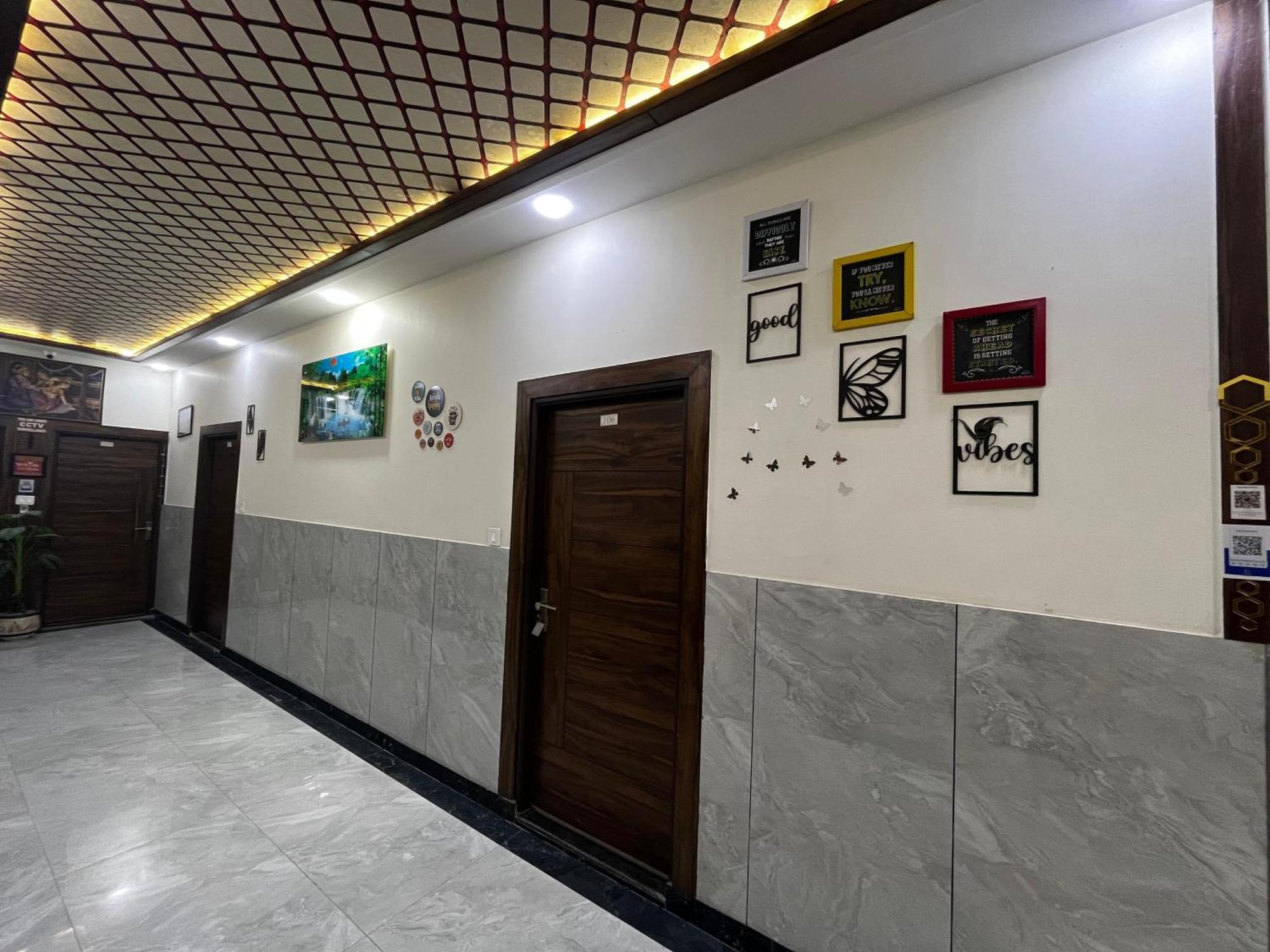 Taj Nice Point Manage By Taj Sunrise Group Agra  Exterior photo