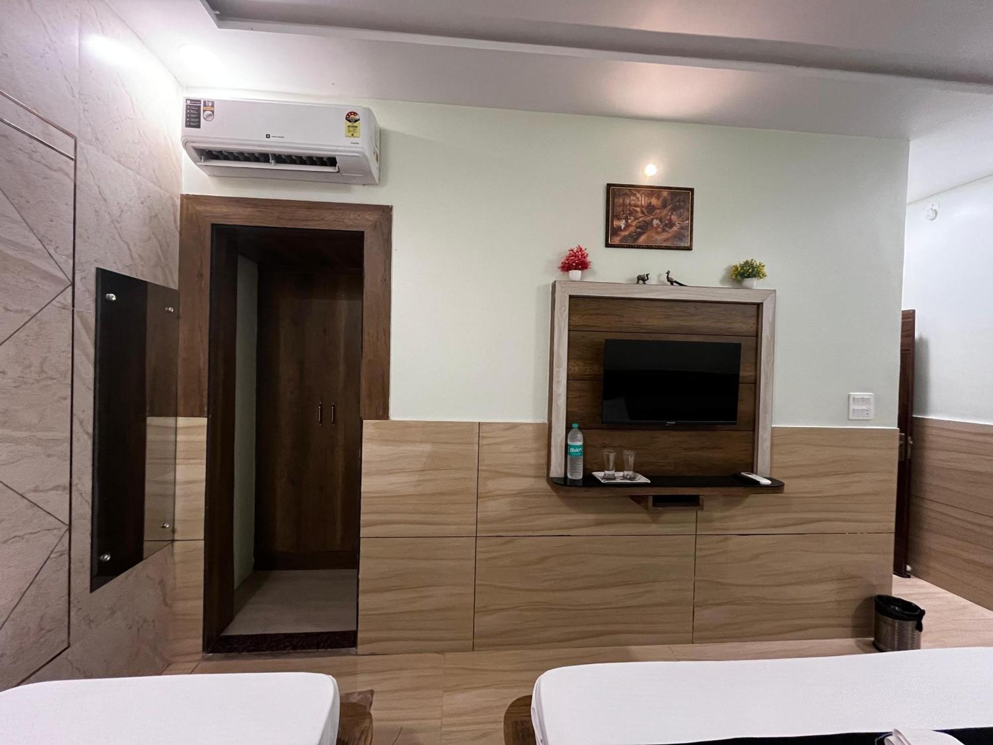 Taj Nice Point Manage By Taj Sunrise Group Agra  Exterior photo