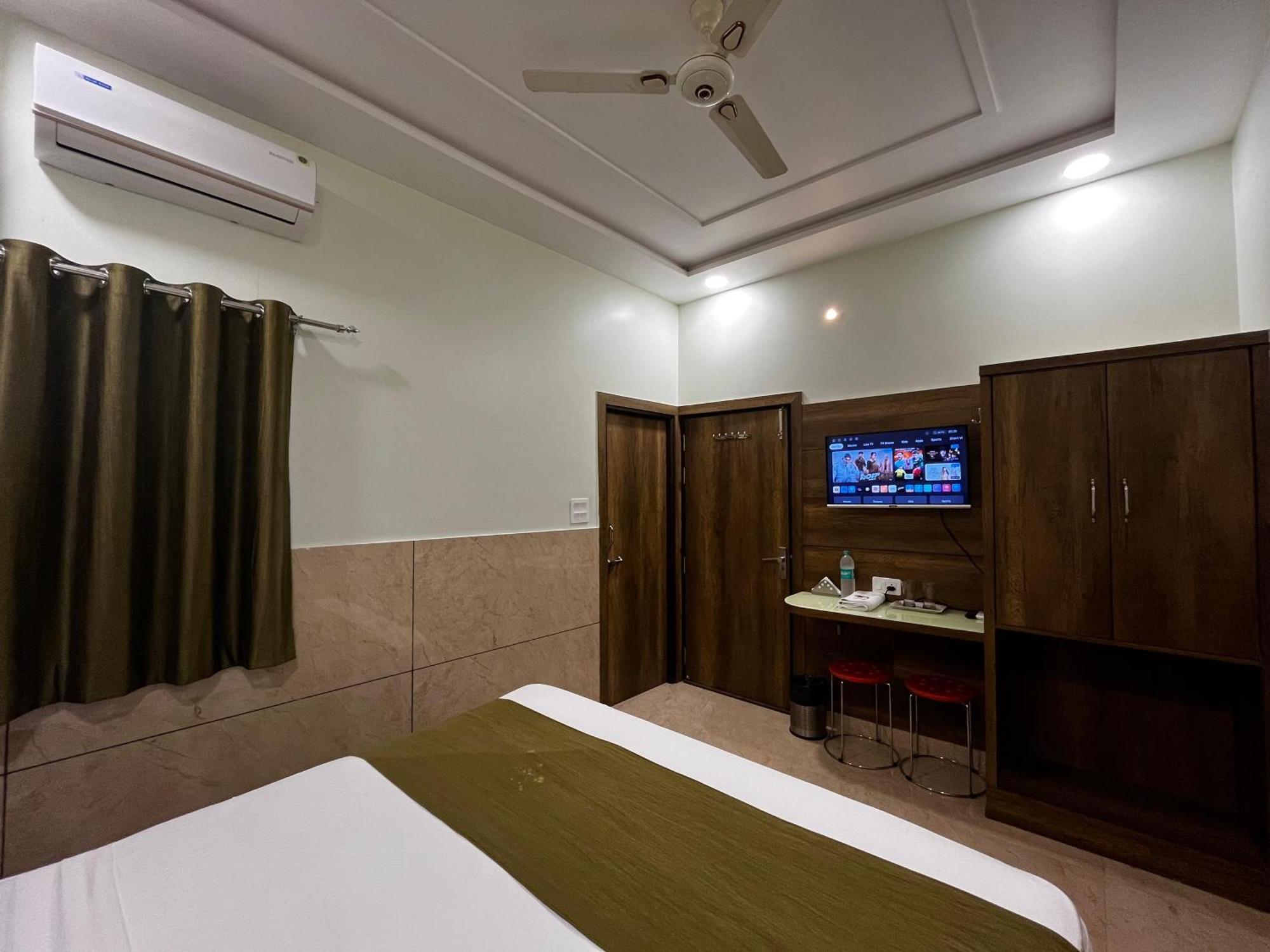 Taj Nice Point Manage By Taj Sunrise Group Agra  Exterior photo