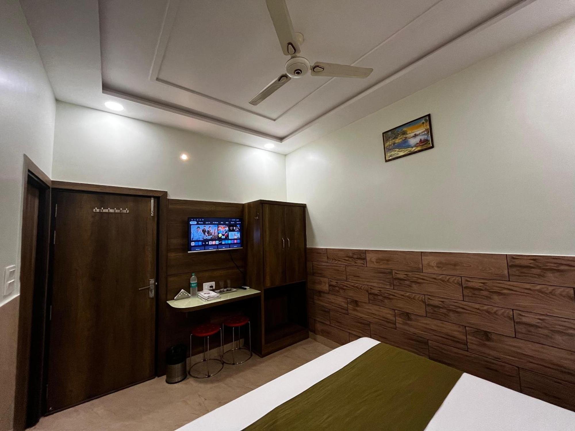 Taj Nice Point Manage By Taj Sunrise Group Agra  Exterior photo