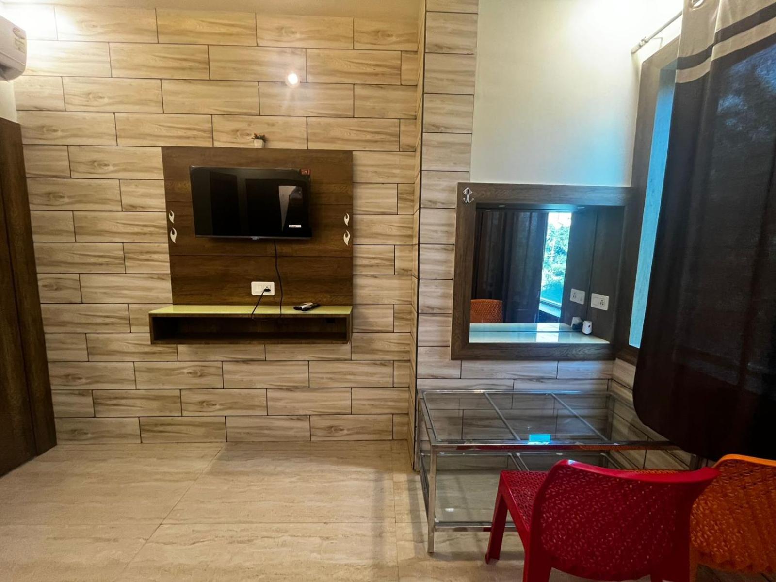 Taj Nice Point Manage By Taj Sunrise Group Agra  Exterior photo