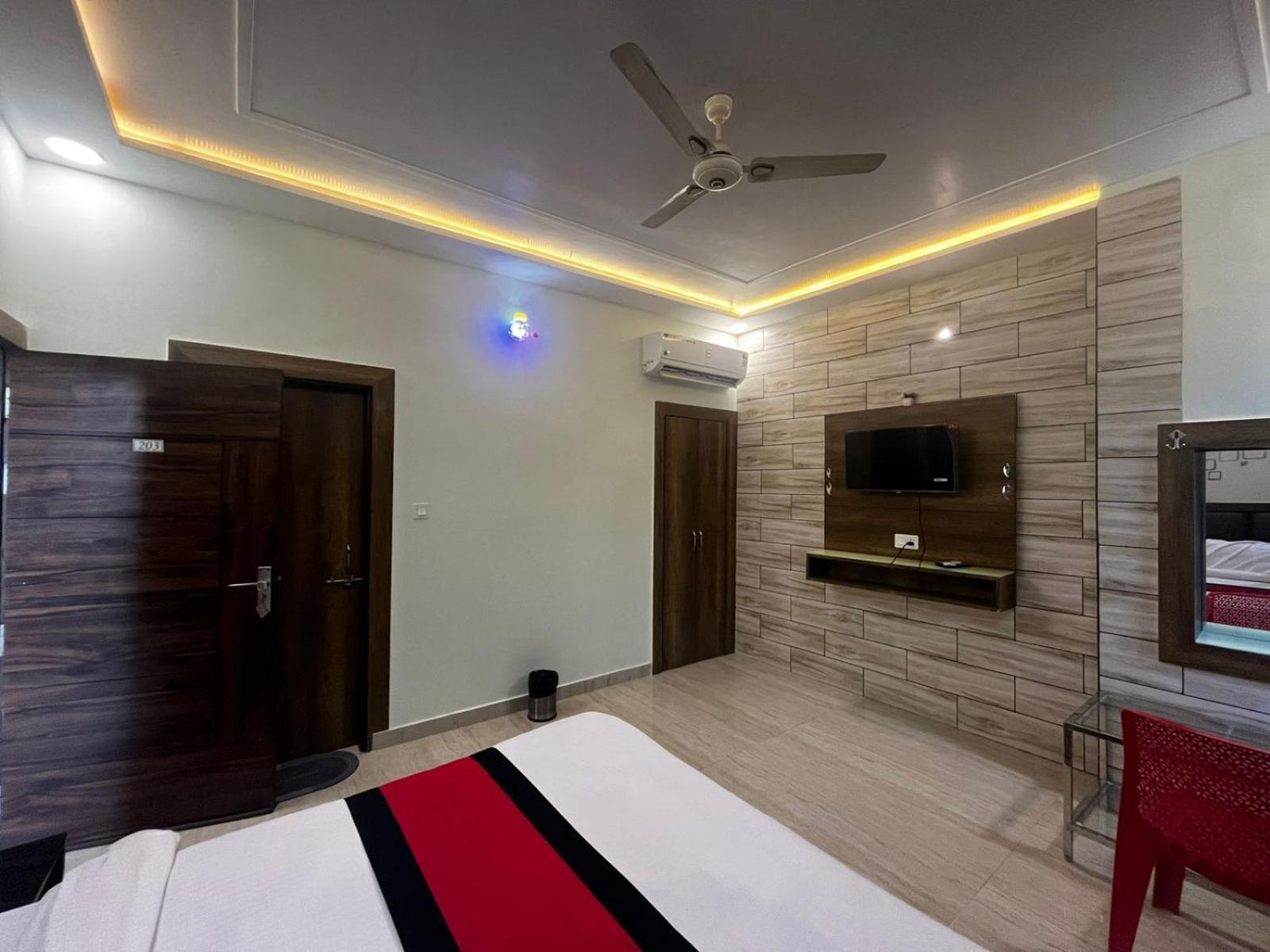Taj Nice Point Manage By Taj Sunrise Group Agra  Exterior photo