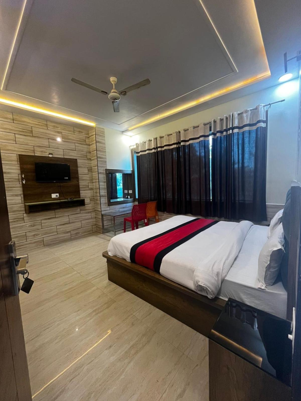 Taj Nice Point Manage By Taj Sunrise Group Agra  Exterior photo